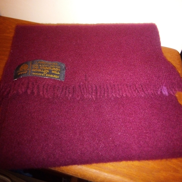 The Edinburgh Woollen Mill Of Princes St. Edinburgh Lambswool Scarf - Picture 5 of 6
